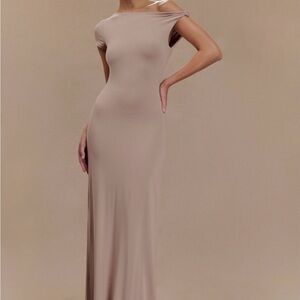 Meshki NWOT Tamsin Taupe Short Sleeve Maxi Dress in Mushroom Size Small